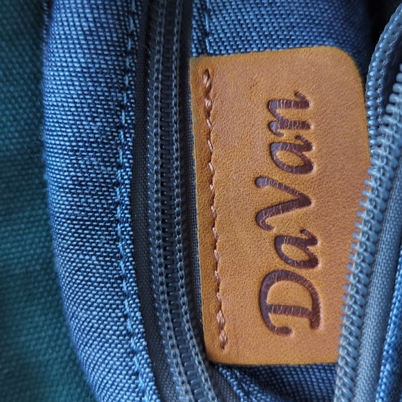 Davan. Women's Shoulder Bag. - Picture 8 of 13
